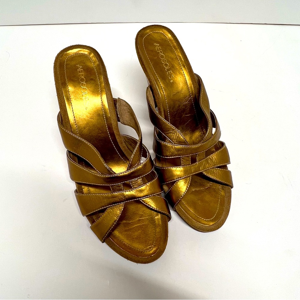 NWOT Women’s Aerosoles Gold Sandals - 9.5